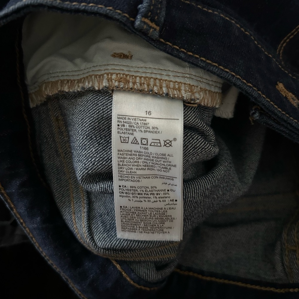 Old Navy Mid-Rise Wow Bootcut Jeans - Picture 4 of 4
